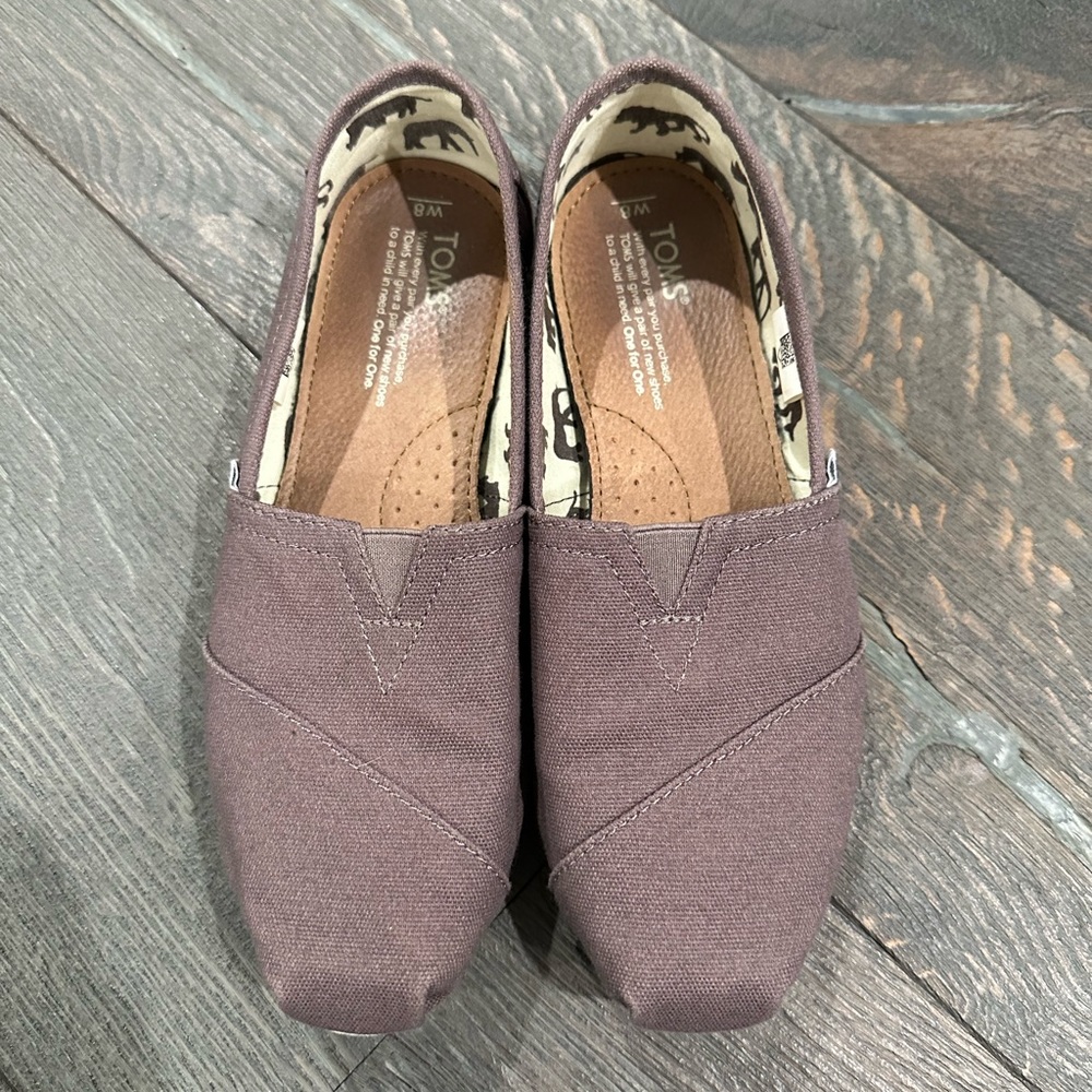 Women’s Canvas Toms Size 8